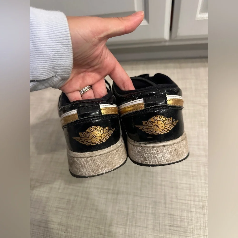 Nike air Jordan low SE gold sneaker